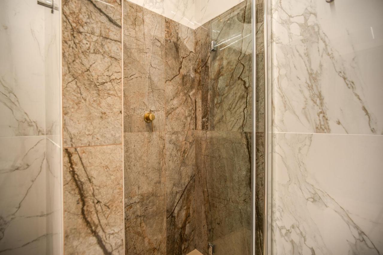 Downtown Srl - Cinque Terre Euphoria Apartment La Spezia Bagian luar foto